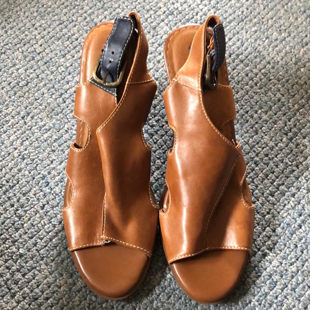 Indigo by Clark’s Sandals Great condition!